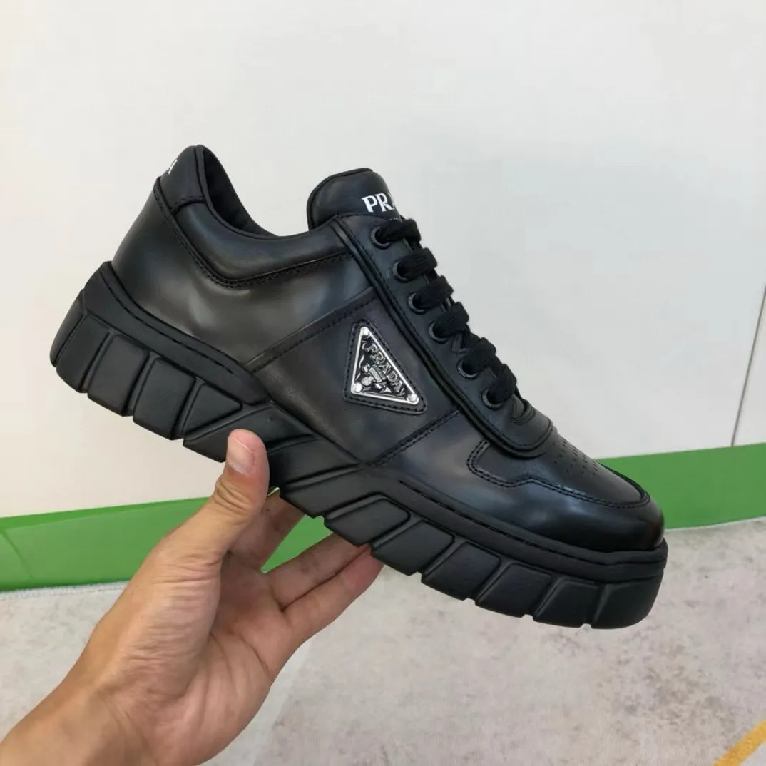 Factory price: 420💰Prada new men's leather sports shoes, the highest version on the market, any comparison is welcome🆚! The original leather has excellent texture and is super high-end! Fetal sheep net lining imported from Italy, removable pad! Luxurious materials and fine workmanship, highly recommended! Code number: 38-44, customized 45